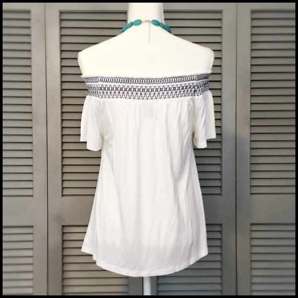 Old Navy White Off Shoulder Top - Picture 4 of 5